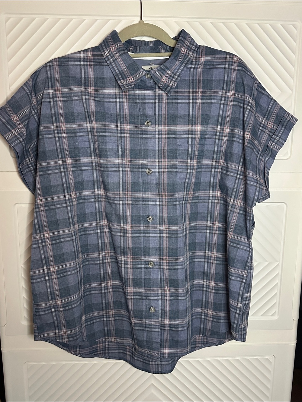 Women's Blue Plaid Short-Sleeve Button-Down Shirt